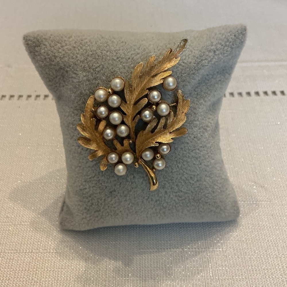 Alan J. Faux Pearl Brooch & Crown Trifari Leaf Gold Tone Clip Earring Set